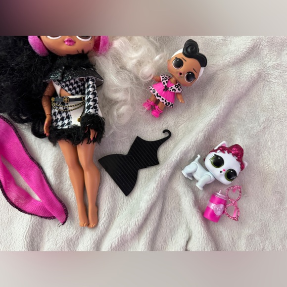LOL Surprise Doll with Accessories - Picture 2 of 2
